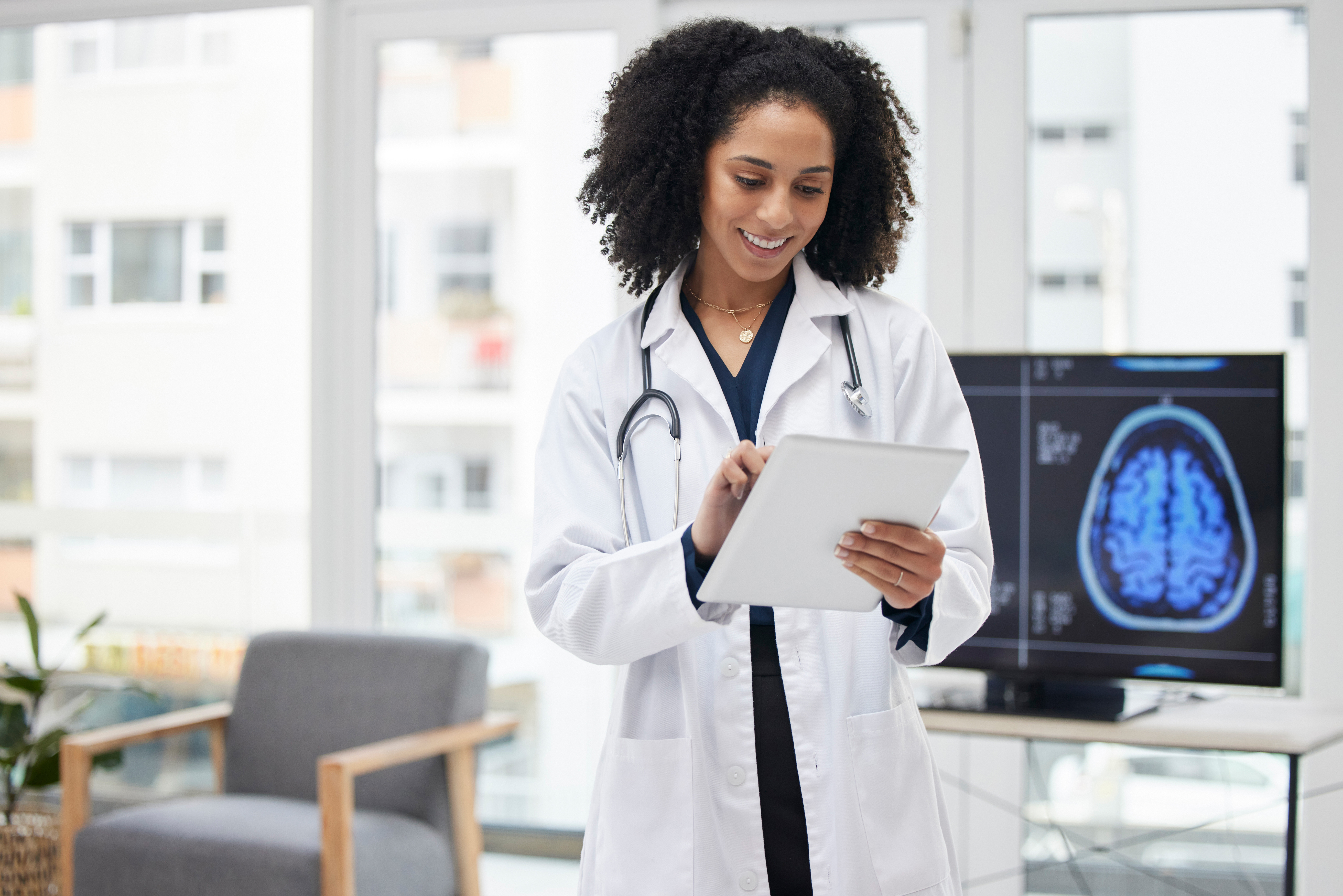 Revolutionizing Healthcare: Roles of AI, Machine Learning